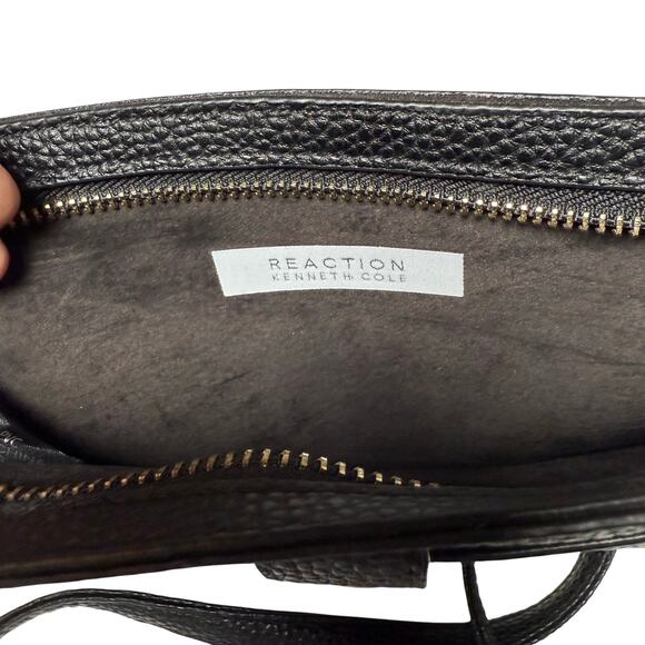 Kenneth Cole Reaction Black Pebbled Faux Leather Crossbody Bag Wristlet Wallet - Picture 7 of 11